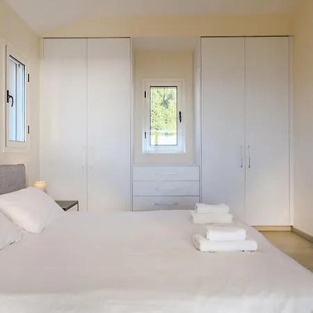 Resitour - Perneri Four Bedroom
