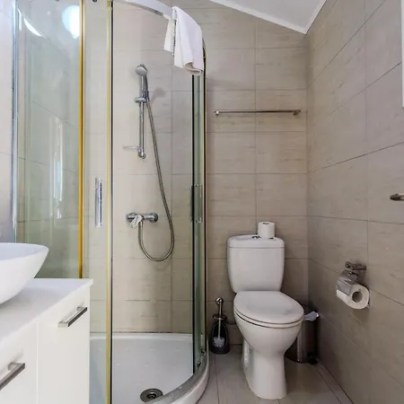 Resitour - Perneri Four Bedroom Vilă *