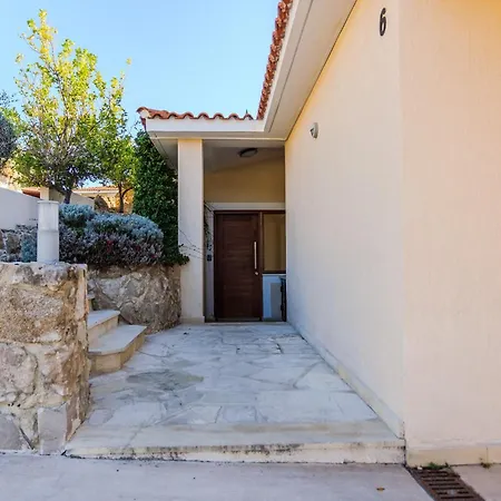 Resitour - Perneri Four Bedroom Vilă *