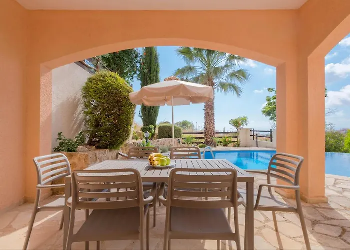 Resitour - Perneri Four Bedroom Пафос