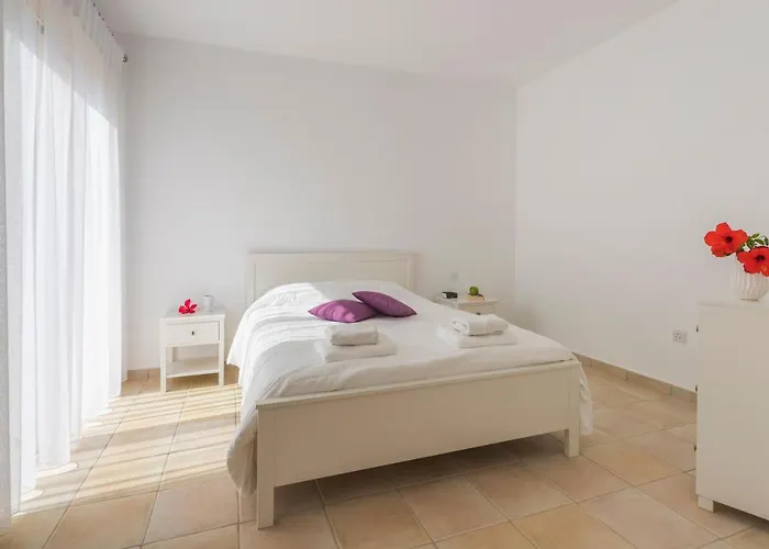 Resitour - Perneri Four Bedroom Paphos