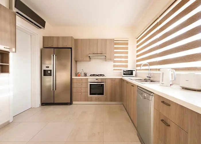 Resitour - Perneri Four Bedroom ヴィラ *