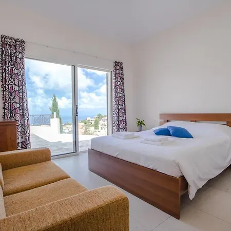Resitour - Perneri Four Bedroom * بافوس