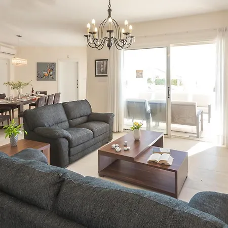 فيلة Resitour - Perneri Four Bedroom